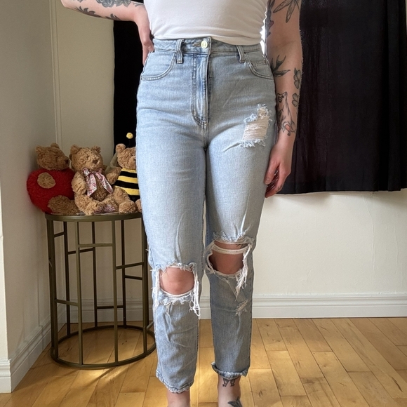 Guess Distressed Light Blue Mom Jeans - Picture 1 of 8